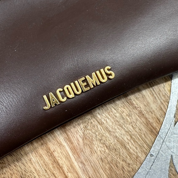 JACQUEMUS 
Le Bisou mousqueton LE RAPHIA
Carabiner strap shoulder bag. - Picture 4 of 7